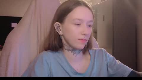 Snapshot of fran_bow chatting on 02.05.26 fran_bow online show from 02.05.26