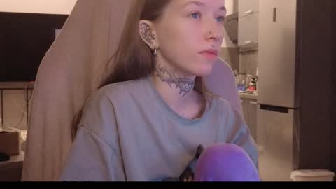 Snapshot of fran_bow chatting on 02.12.26 fran_bow online show from 02.12.26