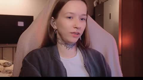 Snapshot of fran_bow chatting on 02.22.26 fran_bow online show from 02.22.26