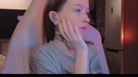 Snapshot of fran_bow chatting on 02.25.26 fran_bow online show from 02.25.26