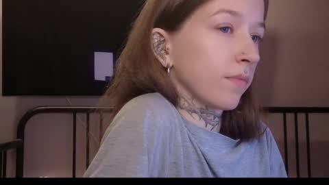 Snapshot of fran_bow chatting on 03.12.26 fran_bow online show from 03.12.26