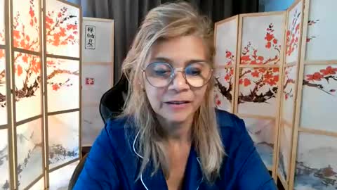 Snapshot of francelune chatting on 06.09.26 francelune online show from 06.09.26