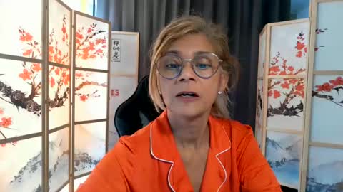 Snapshot of francelune chatting on 06.21.26 francelune online show from 06.21.26