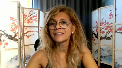 Snapshot of francelune chatting on 07.05.26 francelune online show from 07.05.26