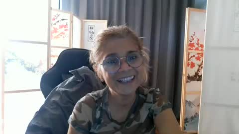 Snapshot of francelune chatting on 07.10.26 francelune online show from 07.10.26