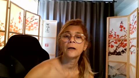 Snapshot of francelune chatting on 07.19.26 francelune online show from 07.19.26