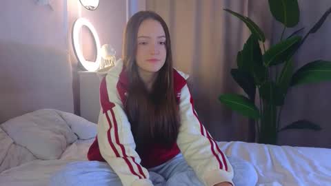 Snapshot of francessmason chatting on 02.25.26 Marybrown eye Katy gray eye online show from 02.25.26