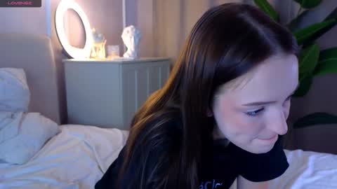 Snapshot of francessmason chatting on 02.26.26 Marybrown eye Katy gray eye online show from 02.26.26