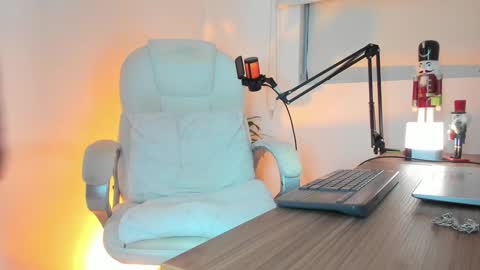 Snapshot of francodelacruz chatting on 12.15.24 Francum online show from 12.15.24