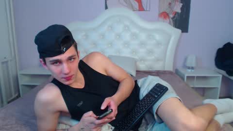Snapshot of frank_mooree chatting on 12.18.24 Frank online show from 12.18.24