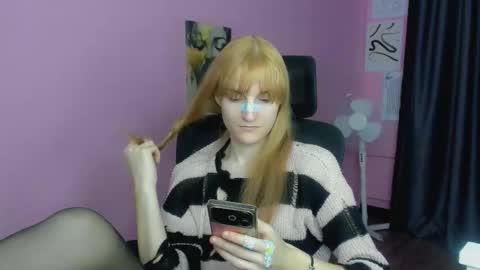 Snapshot of frankie_reese chatting on 11.05.25 Frankie online show from 11.05.25