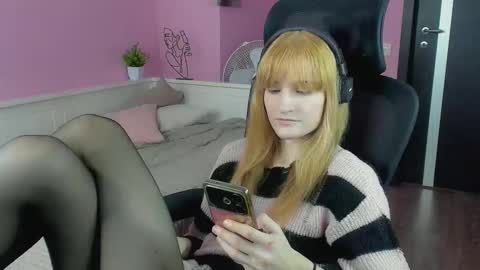 Snapshot of frankie_reese chatting on 11.07.25 Frankie online show from 11.07.25