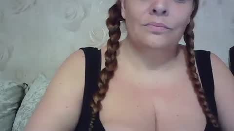 Snapshot of frankieblueyes chatting on 01.15.25 British Bbw Frankie online show from 01.15.25