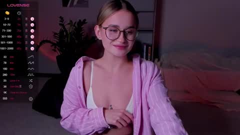 Snapshot of frannpalmer chatting on 11.05.25 Frann online show from 11.05.25