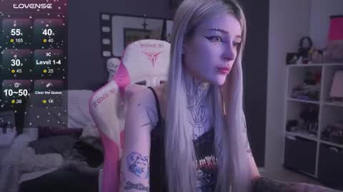 Snapshot of fraulein_mooon chatting on 02.04.26 Asya UwU online show from 02.04.26