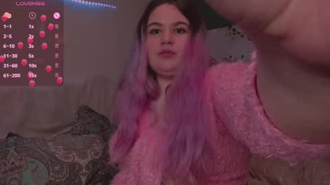 Snapshot of freakcute_friends chatting on 02.19.25 Alice online show from 02.19.25