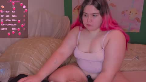 Snapshot of freakcute_friends chatting on 03.12.25 Alice online show from 03.12.25