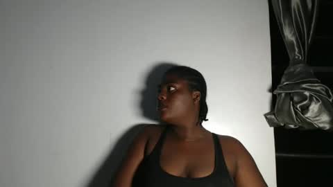 Snapshot of freakie_clit chatting on 12.04.24 pandora online show from 12.04.24