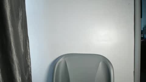 Snapshot of freakie_clit chatting on 12.17.24 pandora online show from 12.17.24