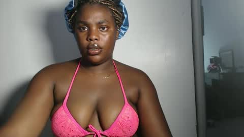 Snapshot of freakie_clit chatting on 12.19.24 pandora online show from 12.19.24