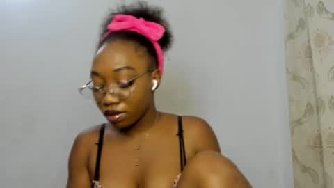 Snapshot of freaky_ebonygirl chatting on 09.24.25 Freaky ebonygirl online show from 09.24.25