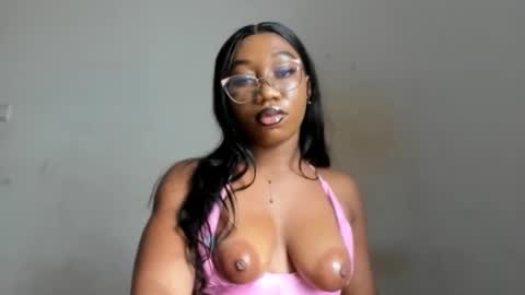 Snapshot of freaky_ebonygirl chatting on 09.25.25 Freaky ebonygirl online show from 09.25.25