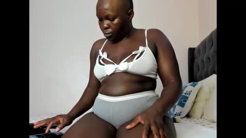 Snapshot of freaky_maria chatting on 01.09.25 Maria online show from 01.09.25