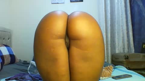 Snapshot of freakypetitebooty chatting on 09.11.25 freaky online show from 09.11.25