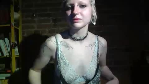 Lily Red online show from 04.27.26