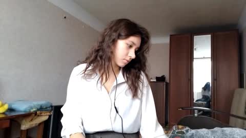 Mia online show from 10.18.25