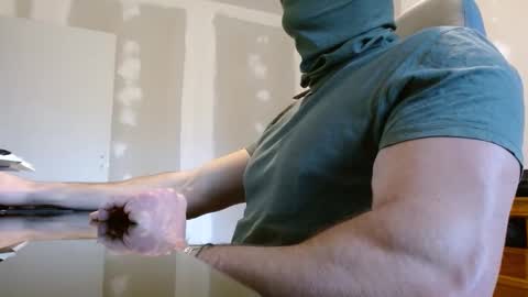 Snapshot of french_gym chatting on 11.08.25 french_gym online show from 11.08.25