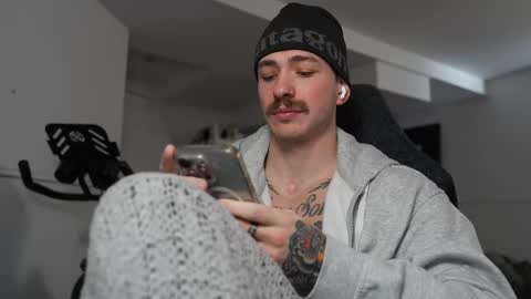 Snapshot of frewfun chatting on 03.10.25 cameron online show from 03.10.25