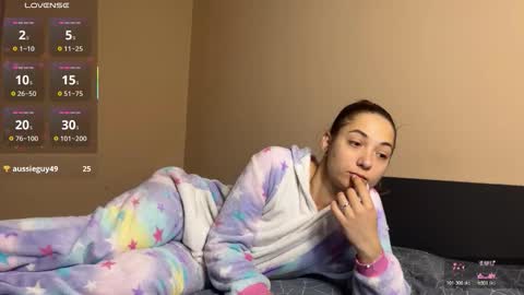 FreyaOliver online show from 10.26.25