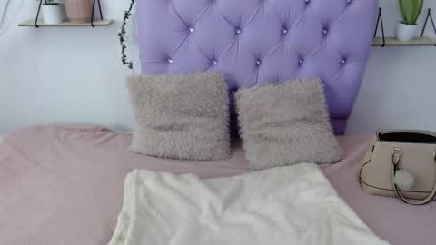 Snapshot of freyja_01 chatting on 09.24.25 Freyja online show from 09.24.25