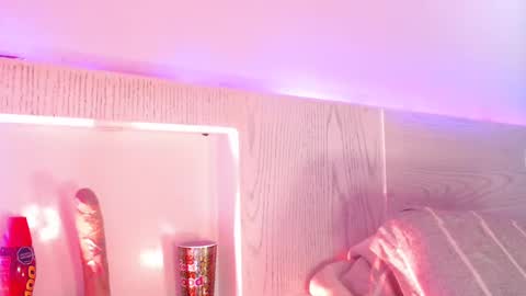 FREYJA LOREN online show from 12.10.24