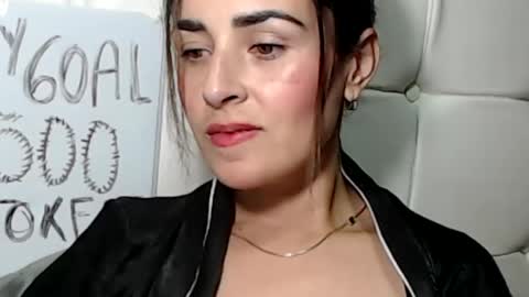 Snapshot of frida__x chatting on 06.06.26 Frida online show from 06.06.26