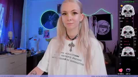 Snapshot of frida_fortune chatting on 09.26.25 Frida A boost to fortune for the one who gives a thumbs up and a bonus lucky for those who support me by joining the fanclub online show from 09.26.25