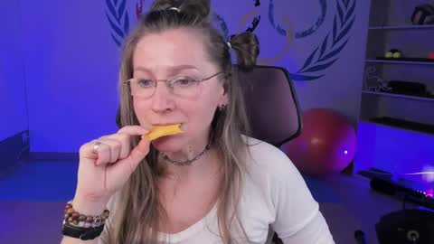 Frida Tander online show from 02.10.25