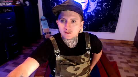 Snapshot of ftmblueyes chatting on 01.05.25 HEHIM online show from 01.05.25