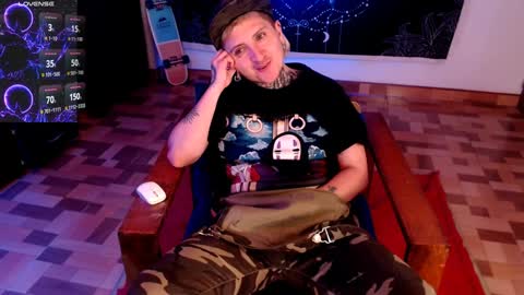 Snapshot of ftmblueyes chatting on 01.05.25 HEHIM online show from 01.05.25