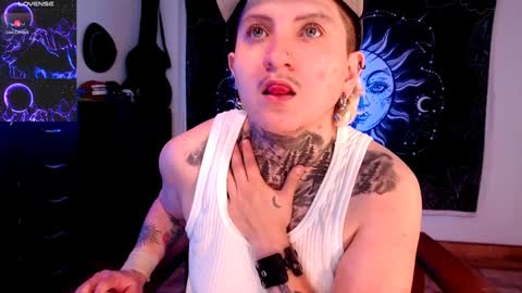 Snapshot of ftmblueyes chatting on 01.06.25 HEHIM online show from 01.06.25