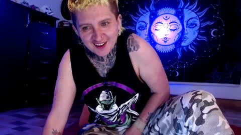 Snapshot of ftmblueyes chatting on 01.08.25 HEHIM online show from 01.08.25