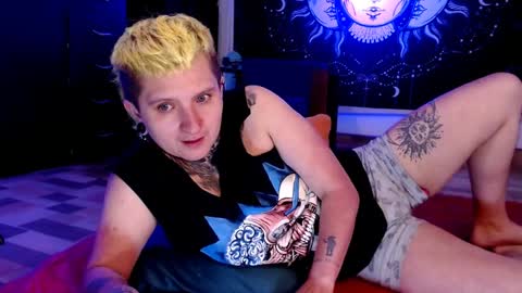 Snapshot of ftmblueyes chatting on 01.09.25 HEHIM online show from 01.09.25