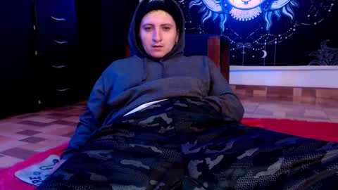 Snapshot of ftmblueyes chatting on 01.12.25 HEHIM online show from 01.12.25