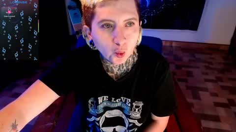 Snapshot of ftmblueyes chatting on 01.19.25 HEHIM online show from 01.19.25