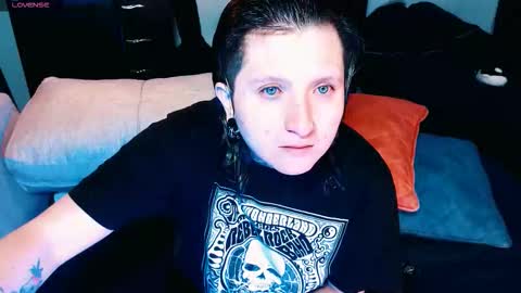 Snapshot of ftmblueyes chatting on 10.06.25 HEHIM online show from 10.06.25