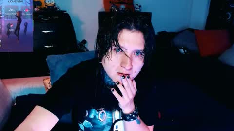 Snapshot of ftmblueyes chatting on 10.10.25 HEHIM online show from 10.10.25