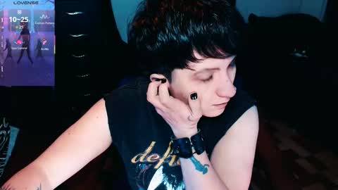 Snapshot of ftmblueyes chatting on 10.21.25 HEHIM online show from 10.21.25