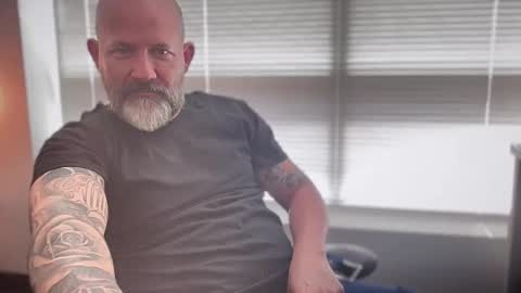 Snapshot of fuckadilf chatting on 05.20.26 fuckadilf online show from 05.20.26
