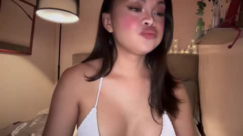 Snapshot of fuckalicious_ella chatting on 05.15.26 ella online show from 05.15.26